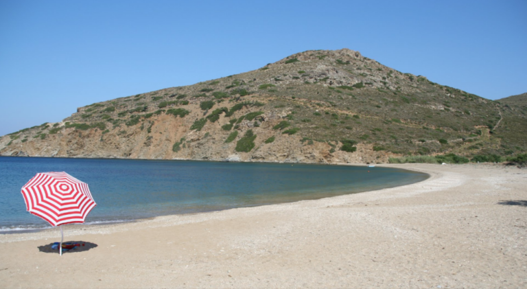 Παραλία Φελλός στην Άνδρο